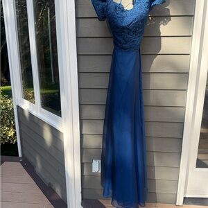 La Femme Navy Blue Lace Dress. Mother of the Bride! Flows as you walk!